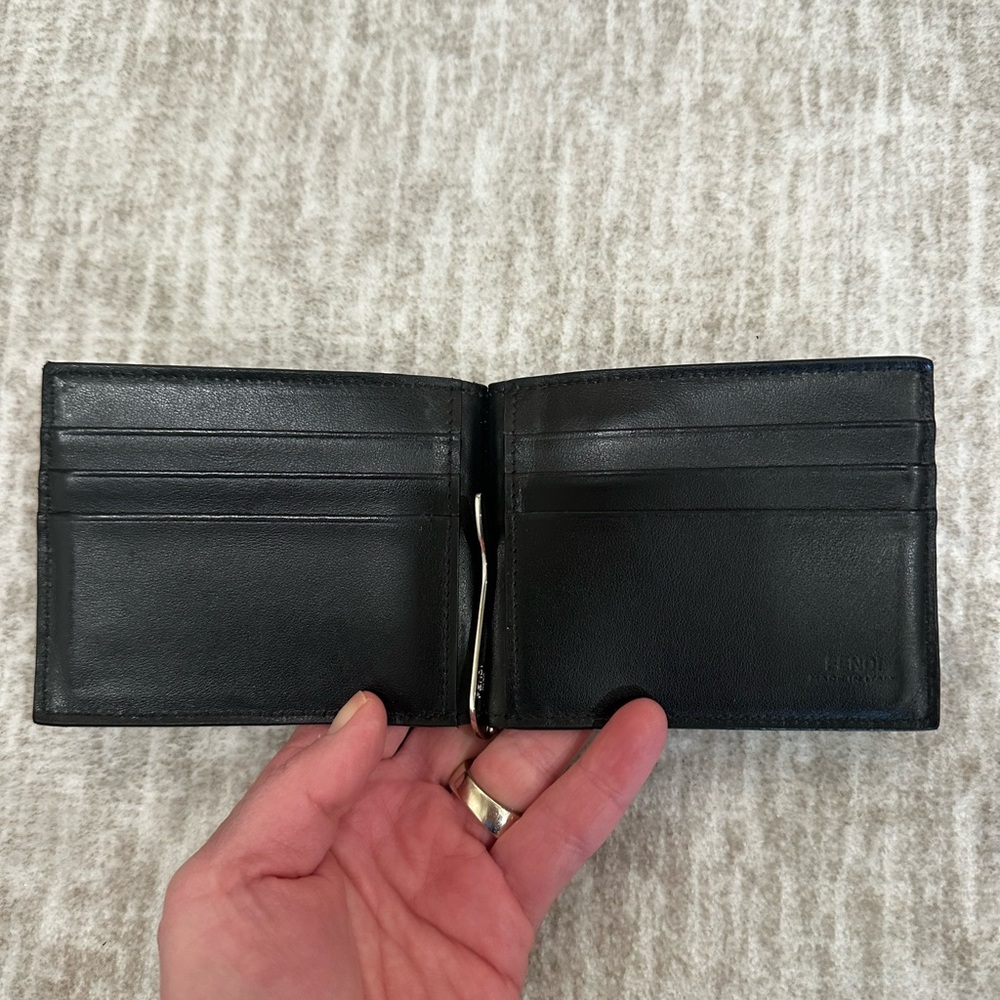 ✨💎NWOT💎✨ Men’s FENDI Bi-fold Wallet w/ Dustbag and gift. - Picture 2 of 7